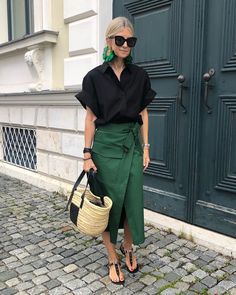 Green Skirt, Mode Inspiration, Look Fashion, Summer Looks, Work Outfit, Chic Outfits