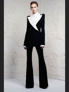 Xo Alexander Mcqueen Women Suit, Alexander Mcqueen Suit, Alexander Mcqueen Resort, Women Suits Wedding, Costume Noir, Business Suits, 2013 Fashion, Fashion Forms, Resort Fashion