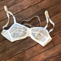 Vintage 1960s  Maidenform Pre-Lude cream lace bra In excellent condition some minor stains on the back straps as seen in the photos Bra Items, Oct 30, Cream Lace, Bra Lingerie, Lace Bra, Back Strap, Vintage 1960s, Halloween Shopping, 1960s