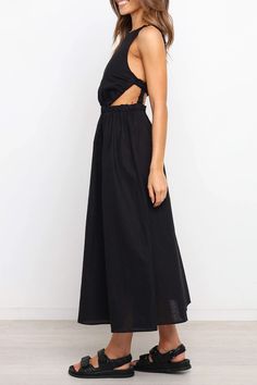 Description Details: Material: Cotton, Blending Style: Casual Pattern Type: Solid Element: Split Joint, Backless Neckline: O Neck Silhouette: Waist Skirt Sleeve Length: Sleeveless Clothing Length: Long Type: Solid Color Size(in) Bust Waist Dresses Length S 25.2 25.2 46.5 M 26.8 26.8 46.9 L 28.3 28.3 47.2 XL 29.9 29.9 47.6 Tips: Due to the many variations in monitors, the color in the image could look slightly different, please take physical design and color shall prevail. Please allow 0.4"-1" di Summer Vacation Midi Dress With Cut-out Waist, Summer Midi Dress With Cut-out Waist For Vacation, Chic Backless Dress For The Beach, Casual Hollow Out Maxi Dress, Casual Dresses With Cut-out Waist, Chic Beach Maxi Dress With Cut-out Waist, Chic Hollow Out Maxi Dress For Spring, Chic Spring Maxi Dress With Hollow Out Details, Black Solid Color Maxi Dress For Vacation