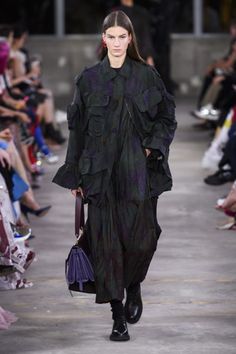 Nadire Atas on Valentino  Valentino Women’s Pre-Fall 2019 Collection – Tokyo 2010s Fashion, Muslimah Outfit, Black Inspiration, Runway Looks, Womens Casual Outfits