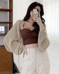 Trop class J'adore Oversized Cropped Cardigan, Kind Women Outfit, Pretty Outfits For Women, Crop Cardigan With Dress, Monochrome Minimalist Outfits, Dress Fits Casual, Fitted Dress With Cardigan, Styling Cardigans Ideas, How To Style Cardigans