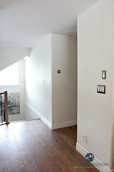 an empty room with hard wood flooring and white paint on the walls is shown