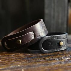 Kraken Leather Bracelet in Brown - Brooklyn Grooming Leathercraft Projects, Diy Leather Bracelet, Diy Leather Projects, Leather Craft Projects, Jewelry Design Inspiration, Leather Crafts, Leather Bracelets, Leather Projects, Leather Work