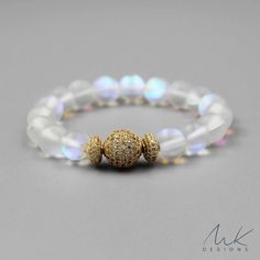 Create Business, Bracelet Inspiration, Bracelets Ideas, Moonstone Bracelet, Bracelet Design, Metal Ball, Bright Gold, Jewelry Diy, Pretty Jewellery