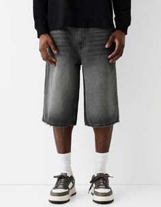 Summer Cotton Bottoms For Skateboarding, Casual Cotton Shorts For Skateboarding, Casual Short Bottoms For Skateboarding, Urban Style Summer Shorts, Urban Knee-length Summer Shorts, Trendy Jean Shorts For Streetwear, Urban Jean Shorts For Streetwear, Urban Relaxed Fit Jean Shorts For Streetwear, Urban Jean Shorts For Summer Streetwear