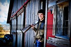 Senior - hunting fun barn Hunting Senior Pictures, Senior Portraits Male, Senior Pictures Boys, Senior Guys, Senior Pictures Poses, Senior Poses, Pic Pose, Boy Photography