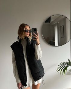 Oversized Vest Outfit, Oversized Vest, Oversized Puffer, Minimal Street Style, Vest Outfit, Cold Outfits