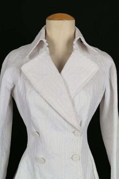 For Sale on 1stDibs - Alaïa - (Made in France) White cotton coat, fitted at the waist. Size indicated 40FR, it fits a 34FR/36FR. Additional information: Dimensions: Shoulder Elegant Cotton Outerwear With Suit Collar, Cream Fitted Outerwear With Suit Collar, Fitted Cream Cotton Blazer, Fitted Collared Blazer, Fitted White Collared Blazer, Fitted White Outerwear With Covered Buttons, Elegant Collared Cotton Outerwear, Cream Fitted Notch Lapel Outerwear, Elegant Cotton Collared Outerwear