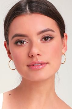 Arriba 73+ imagen hoops outfit Abzlocal.mx Gold Earring Hoop, Hoop Earrings Outfit Casual, Hoop Earrings Outfit, Silver Clothes, Diy Gothic, Hoop Earring Outfit, Rose Gold Bridal Jewelry, Earrings Outfit, Fashion Goth