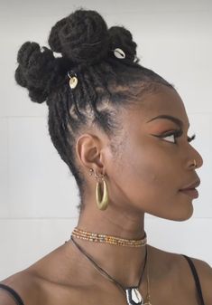 Loc Styles With Jewelry, Long Loc Styles Women Updo, Lox Hairstyles, Loc Bantu Knots, Updo Loc Styles, Locs Hair Accessories, Dreadlock Updos, Dreadlock Updo, Natural Bridal Hair