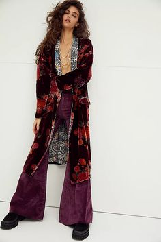 Velvet Duster, Free People Velvet, Velvet Coat, Mode Boho, I'm With The Band, Free People Jacket, Moda Vintage, New Classic