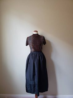 "Gorgeous 60s mod midi skirt is high waisted and has a bubble fit. Skirt is pleated at the waist and has pleating detailing at the bottom. It tappers slightly in the bottom to create a beautiful shape. Skirt has back zipper closure with one button. And the best bit? It has pockets! Black Label \"Mister Leonard\", made in Canada 100% polyester, skirt is a light taffeta Best fit: small-medium, because of the shape it is quite forgiving to your shape but make sure the waist fits well.  Approximate Fitted Vintage Maxi Skirt For Party, Vintage Fitted Maxi Skirt For Party, Party Tiered Skirt With Accordion Pleats, Party Pleated Tiered Skirt Bottoms, Fitted Party Maxi Skirt With Pleated Waist, Vintage Skirted Party Skirt, Party Bottoms With Pleated Waist And Tiered Skirt, Fitted Maxi Skirt With Pleated Waist For Party, Vintage Skirted Bottoms For Party