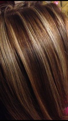 Contrasting hair colors Brunette Hair With Blonde Highlights And Lowlights, Hiding Gray Hair Brunette, Brown Layered Hair, Pinwheel Hair Color, Knot Hairstyles, Balayage Haircut, Short Hair Highlights, Hair Color Options