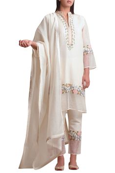 White Kurta Set, Long Kurti Patterns, Patiala Suit Designs, Zardozi Embroidery, Kurta Set For Women, Kurti Patterns, Embroidery On Kurtis, White Kurta, Kurti Embroidery Design