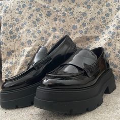 Womens Size 7 3inch Black Steve Madden Loafers Brand New Perfect For The Fall And Winter Seasons Platform Steve Madden, Steve Madden Loafers, Black Platform, Steve Madden Shoes, Fall And Winter, Winter Season, The Fall, Aesthetic Clothes, Steve Madden