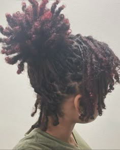 Grunge Loc Hairstyles, Layered Loc Bob, Locs Hairstyles For Short Locs, Short Locs On Black Women, Hickory Locs, Black Hairstyles Dreads, Short Loc Ponytail Styles, Hairstyles For Short Dreads, Half Up Half Down Locs Styles