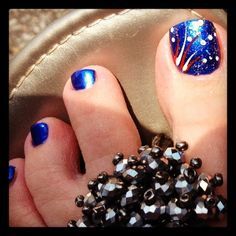 4th of July toes! Pedicure Designs Summer, Pedicure Designs Toenails, Fourth Of July Nails, Pretty Toe Nails, Fingernail Designs, Cute Toe Nails, 4th Of July Nails