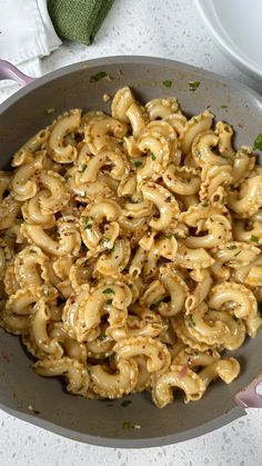 a pan filled with macaroni and cheese on top of a table