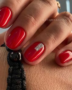 Red Nail Design, Natural Nails Manicure, Unghie Sfumate, Red Manicure, Manicure Nail Designs, Gel Nails Diy, Christmas Nails Acrylic, Red Nail