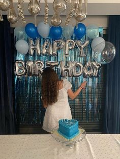 Blue Birthday Themes, Coastal Birthday, 17th Birthday Party Ideas, Queen Birthday Party, Seventeenth Birthday, Sweet Sixteen Birthday Party Ideas, 17th Birthday Ideas, Disco Birthday Party, Happy 17th Birthday