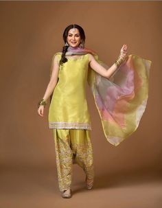 Silk Shalwar Kameez, Faiza Saqlain, Hania Aamir, Hania Amir, Patiala Suit, Pakistani Suit, Pakistani Dresses Casual, Simple Pakistani Dresses, Pakistani Wedding Dresses