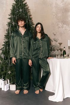 Make every moment magical this Christmas with satin pyjamas. Soft, sleek, and festive for a picture-perfect holiday! Christmas Party Pjs, Couples Silk Pajamas, Satin Christmas Pajamas Family, Holiday Pajamas Family, Christmas Pjs Aesthetic Matching, Matching Christmas Pajamas Couples Aesthetic, Couple Pjs Matching Aesthetic, Christmas Pjs Couple Pictures, Christmas Pajama Aesthetic