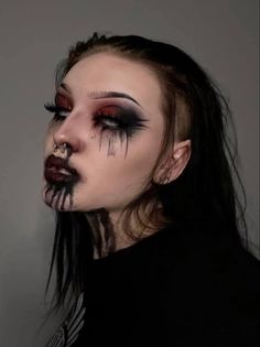 Slaying the messy eyeliner and dark githic elf look! Demon Makeup, Halloweenský Makeup, Goth Gifts, Kostum Halloween, How To Impress, Vampire Makeup, Witch Makeup