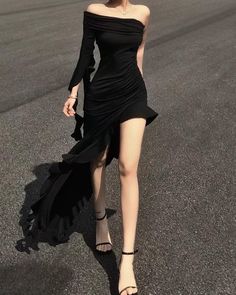 Product NO. :J3596Dress style ：Sheath Fabric：Chiffon Color: As photo Waist type:Mid waistSleeve length:Sleeveless Award Outfits Kpop, Revenge Dress Aesthetic, Aesthetic Long Dress, Mafia Dress, Formal Gowns Evening Dresses, Sheath Prom Dress, Black Elegance, Long Dresses Elegant, Glam Outfit