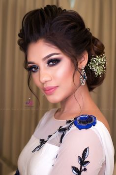 hairdo Reception Hairstyle, Reception Hairstyles, Blonde Wedding Hair, Smokey Makeup, Hair Styels, Bridal Hairdo, Hairstyles Indian, Bridal Hair Buns, Indian Wedding Hairstyles