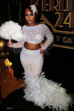 Peacock White Feather Set Elegant Evening Wedding Dress With Rhinestones, Fitted White Wedding Dress For Party, Glamorous Tulle Wedding Dress, Glamorous Sequined Wedding Dress For Banquet, Fitted Wedding Dress With Rhinestones, Glamorous Embellished Wedding Dress For Evening, Fitted Evening Wedding Dress, Glamorous Wedding Dress For Prom Season, Sequined Wedding Dress For Prom Season