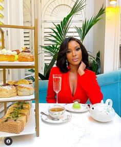 business professional hairstyles women short Luxury Lifestyle Girly Classy, Black Millionaire, Enjoy Your Own Company, Afternoon Tea Outfit, Thinking Woman, Date Yourself, Restaurant Pictures