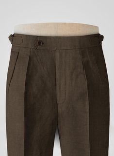 Pursue the subtly charming elegance with our Italian Prato Brown Linen Highland Trousers. Nevertheless, our trousers are made from a pure linen fabric which showcases a calm, uniformly smooth glance, including airy and supple textures making a brilliant choice for hot and humid climates. Besides, the cloth is covered with a solid finish over a brown hue, a dapper edge to the persona. Furthermore, complement the signature standout looks with detailed tailoring, which keeps things classic with pre Blue Tweed Suit, Green Linen Fabric, White Linen Suit, Harris Tweed Fabric, Light Grey Suits, Fabric Cross, Scottish Fashion, Linen Suits, Herringbone Tweed