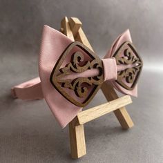 Blush pink bow tie Wedding wooden bowties for men and pocket square set Groomsmen bow tie The bow tie set is packaged in a kraft present box with a bow and is ready to be given. Made of natural cotton fabric. This bow tie is one of the kind! Size Adult bow tie 4,5 x 2,5 inch ( 11,5 x 6,5 cm) Neck 14 - 20,5 inch (35,5 - 52 cm ) Size Teenager 3,5 x 1,5 inches ( 9 x 3,8 cm) Size Baby 3 x 1 inches ( 7,5 x 3 cm) The size of the neck is adjustable Pink Elegant Bow Tie With Decorative Bow, Elegant Pink Bow Tie With Decorative Bow, Elegant Pink Bow For Gift, Elegant Pink Bow Tie For Suits, Adjustable Pink Bow Tie As Gift, Pink Bowtie As Gift, Elegant Adjustable Pink Bow Tie, Elegant Pink Adjustable Bow Tie, Pink Bow Tie As A Gift