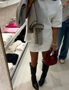 Shopping outfit, school outfit, sweater, white t shirt, boots, bottega veneta bag, casual outfit, chic