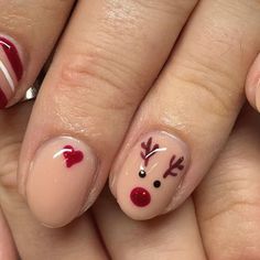 28 Easy But Cute Reindeer Christmas Nail Design Inspo Short Nail Art Designs Christmas, Christmas Nails With Rain Deer, Short Reindeer Nails, Cute Short Nail Christmas Designs, Christmas Nail Designs On Short Nails, Reindeer Almond Nails, Reindeer On Nails, Nail Design Christmas Simple, Christmas Nail Ideas Reindeer