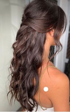 Prom Hairstyles for a Night to Remember : Effortless Half Up Soft Waves Cute Prom Hairstyles, Half Up Half Down Hair Prom, Hairstyles Prom, Simple Prom Hair, Hairstyles For Prom, Prom Hair Down, Ball Hairstyles, Quince Hairstyles, Prom Hairstyles For Long Hair