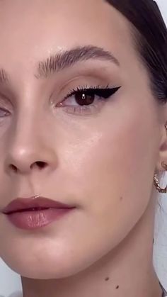 Half Winged Eyeliner, Eyes Liner Styles, Half Eyeliner, Makeup Wings, Wing Liner, Liner Tutorial, Winged Eyeliner Tutorial, Almond Eyes, Eyeliner Styles