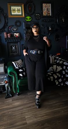 Edgy Work Outfits Plus Size, 40 Year Old Goth Women, Mid Size Punk Fashion, Goth Business Casual Plus Size, Plus Size Corporate Goth, Corporate Goth Plus Size, Edgy Outfits Plus Size, Plus Size Goth Outfits, Witchy Chic