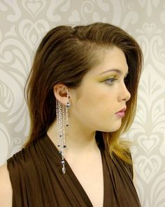 A unique silver wrap ear cuff. It has long chain detail and midnight black/blue crystal detail. No piercing needed. Style A- even length chains, leaf charm Style B- even chains, gem charm Style C- uneven chains and gem charm Style D- model photo *This Listing is for ONE ear cuff! *Ready to Ship! Please convo me with any questions or requests! Thanks for shopping! Please read my very important shop policies before making your purchase or convo me with any questions. Elven Jewelry, Long Silver Earrings, Mermaid Fairy, Fairy Jewelry, Head Chain, Silver Ear Cuff, Bronze Gold, Leaf Charms, Cuff Earrings