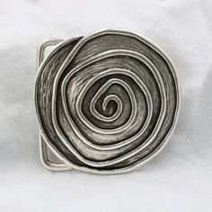 Silver Round Belt Buckle, Belt fastener, Belt Supplies, Women Belt Buckle 1 Pcs Buckle Size: 55 mm Fit for 40mm belts Colour:  Antique Silver Ton  Material: Zamak (Pewter) Nickelfree We make our products from the main material Zamak [Pewter] pendants, beads, charms ... jewelry accessories, and other accessories.  Our products are completely processed and maintained by ourselves Our workshop is located in Istanbul [Turkey]. We ship from Istanbul from Monday to Friday, if you order after 4pm on Friday(Turkish time), delivery will not go out until Monday _İMPORTANT_ Dear customers, I would like to point out that the shipping takes place from the beautiful European İstanbul. Under certain circumstances, taxes and customs duties may apply, the customer is responsible for these expenses   Please Custom Belt Buckles, Boho Belt, Belt Hook, Male Clothing, Boho Belts, Women Belt, Silver Belt Buckle, Pewter Pendant, Beads Charms