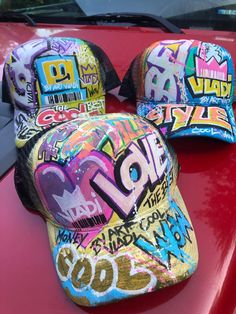 Painting Hats Ideas, Street Art Fashion, Graffiti Clothing, Painted Clothes Diy, Painted Jacket