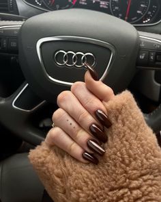 Mat Brown Nails, Dark Brown Nail Ideas, Coffee Colour Nails, Brown Nails 2024, Neutral Tone Nails, Braun Nails, Chrome Brown Nails, Brown Glazed Nails, Caramel Nails