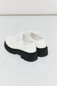 Slip into our White Wingtip Lace Up Loafers and stand out in a crowd. This unique oxford brogue style combines a retro classic look with a modern emo punk vibe. The round-toe design, comfortable heel height, platform sole, and lace-up feature create a very trendy style that is sure to make your street look more unique and on trend. Type: Lace Up Oxford Loafers Toe: Round toe Heel height: 1.5 in low heel Heel shape: Platform Material: Upper: PAT Lining/insole: Vegan faux leather Outsole: TPR Sizi Boutique Style Outfits, Round Toe Shoes, Picture Style, Latest Shoe Trends, Street Look, Comfortable Heels, Round Toe Heels, Trendy Style, Toe Designs