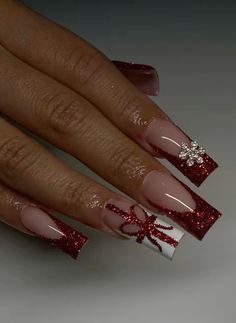 Holiday Nails Winter Christmas Coffin, Coffin Nails Designs Christmas, Christmas Dark Red Nails, Christmas Initial Nails, Medium Length Nails With Gems, Christmas Pink And Red Nails, Christmas Holiday Nails Winter, Christmas Nail Inspo Coffin, Christmas Acrylics Red