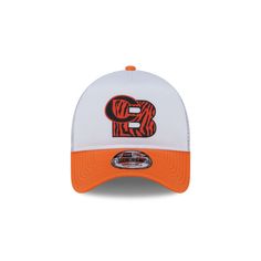 The Cincinnati Bengals City Originals 9FORTY A-Frame Snapback features an embroidered throwback Bengals logo at the front panels with an alternate team logo at the right-wear side. Additional details include a snapback closure at the rear and an orange undervisor. Bengals Logo, Fc Dallas, New Era 9forty, Anaheim Ducks, Pittsburgh Penguins, New York Rangers, New Era 59fifty, Atlanta Falcons, Cleveland Browns