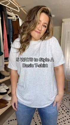 TARYN | Midsize Style | size 14 Fashion Inspo on Instagram: “⚠️ check out Part 2- tummy coverage options if you are struggling to embrace your tummy. _________ Ways to tuck a basic T-shirt! it’s…” Mode Over 50, Styling Hacks, Midsize Style, Trip Essentials, Essentials List