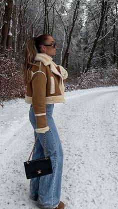 New York Winter Fashion 2024, Autumn Vacation Outfit, Ruidoso Outfits, Giant Sweater Outfit, Winter In Switzerland Outfits, Fall To Winter Outfits, Banff Outfit Fall, Norway Winter Outfits, Winter Nyc Outfits Cold Weather