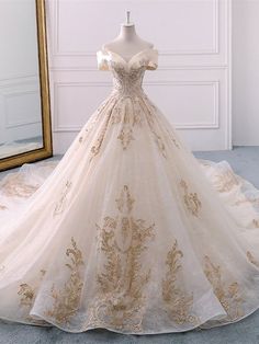 White And Gold Wedding Dress, Church Wedding Dress, Inai Pengantin, White And Gold Wedding, Gold Wedding Dress, Dream Wedding Ideas Dresses, Fantasy Gowns