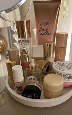 Smink Inspiration, Beauty Product, Makeup Essentials, Setting Spray, Just Girl Things, Charlotte Tilbury, Makeup Collection, Makeup Skin Care, Smell Good